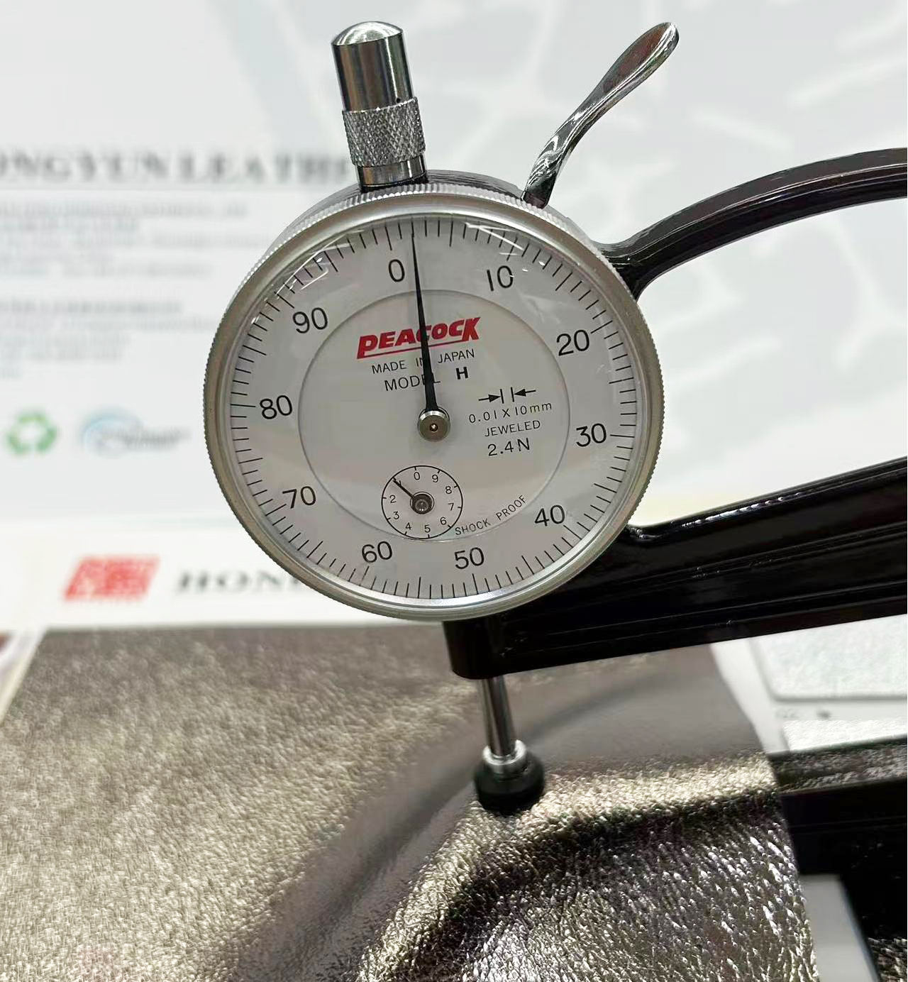 金属压花 PU 皮革女鞋