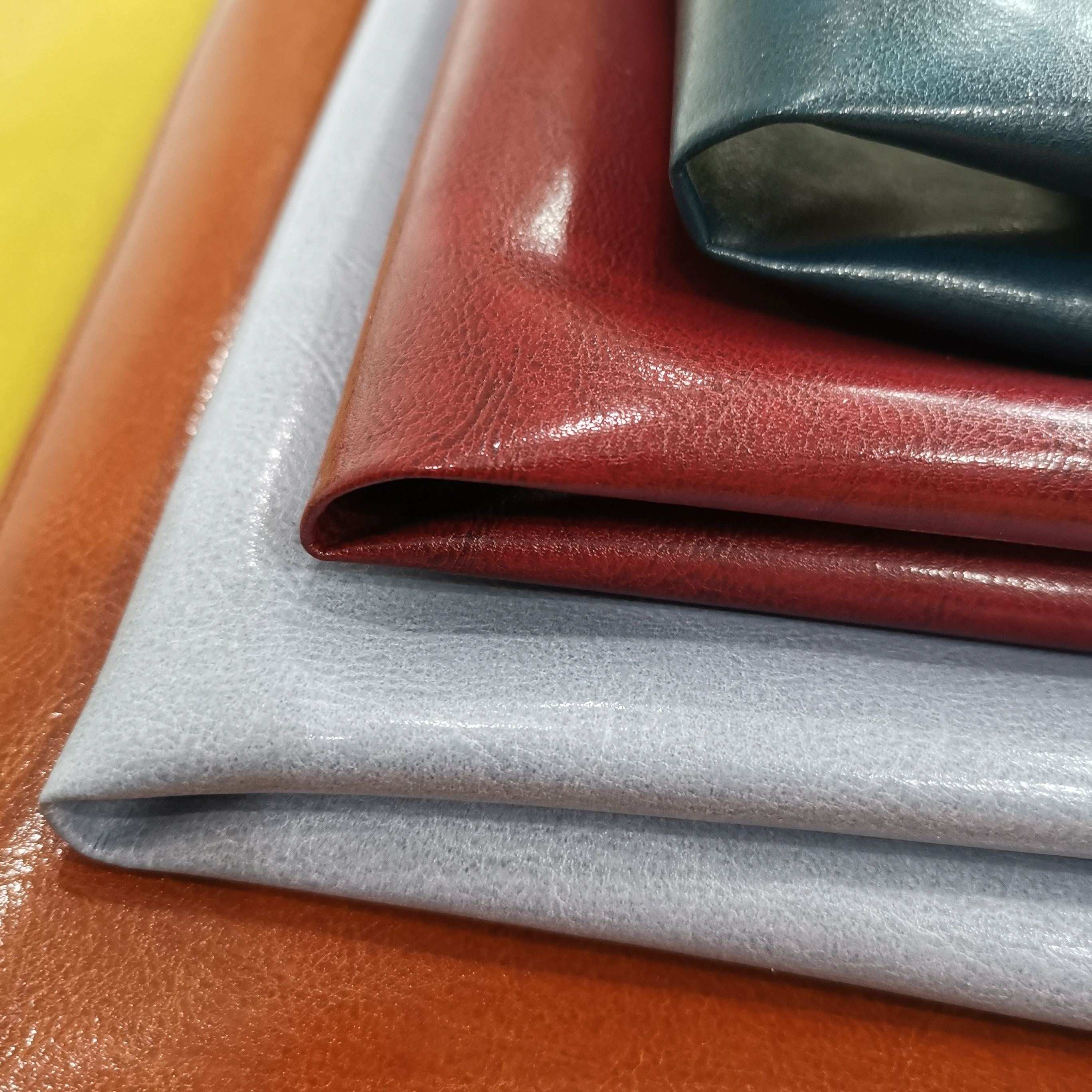 Dual-Tone Fashion Print PU Microfiber with Leather Lining
